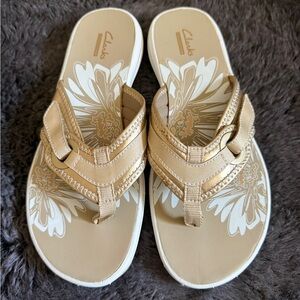 Clarks Women's gold cloud stepper Sandals